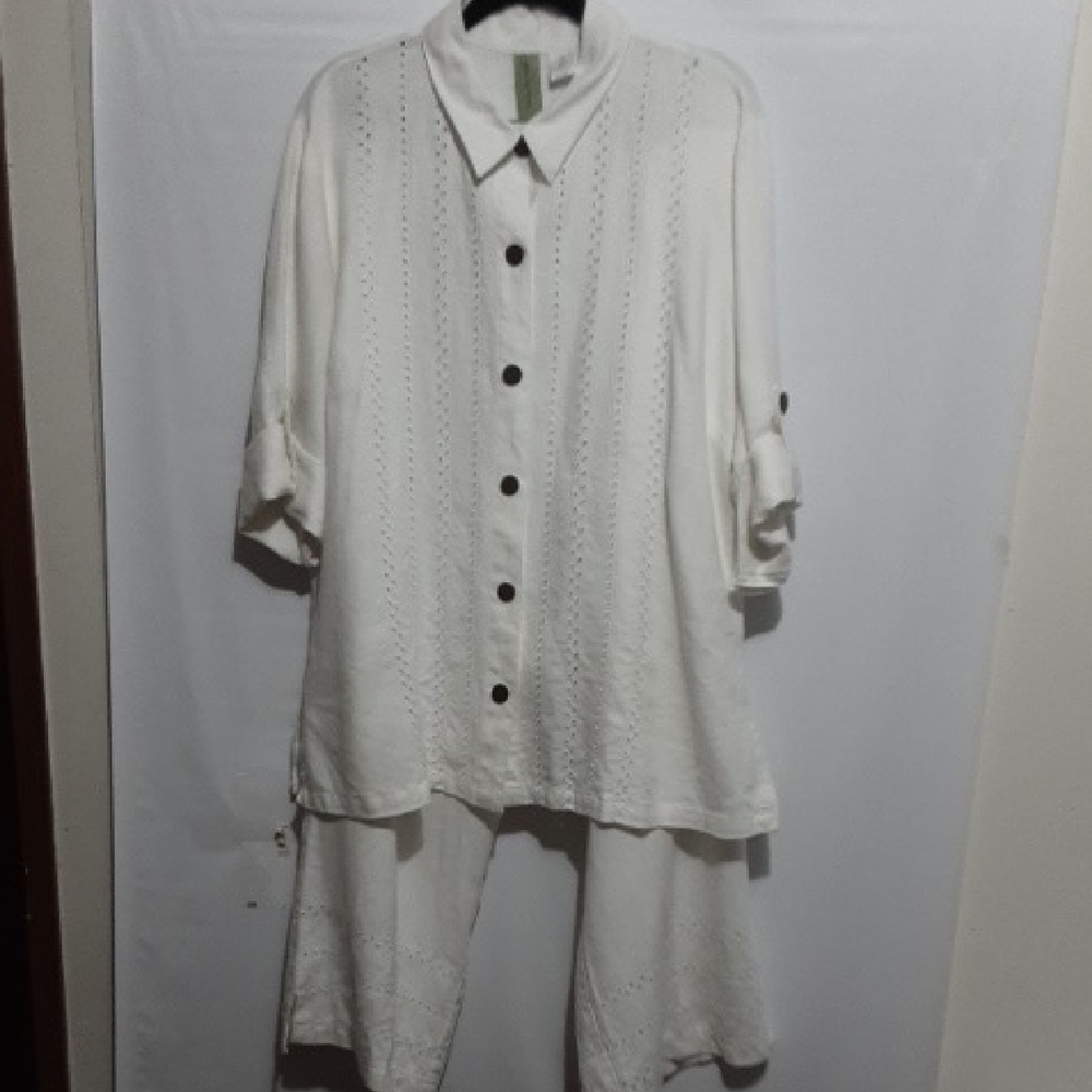 Multiples White Textured Eyelet  2 Pcs Pantsuit